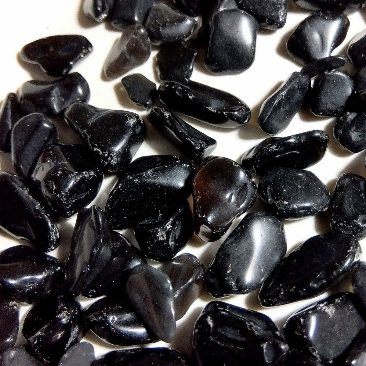 黒水晶　モリオン　さざれ　中粒　2kg　天然石　水晶　さざれ石　細石　チップ　艶があり黒光る