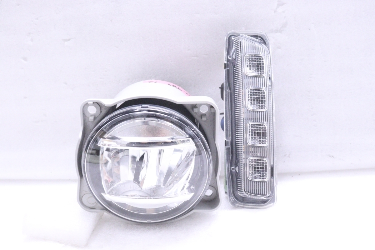 42-783★美品 LED M900A ルーミー 右フォグランプ 右デイライト★KOITO 114-11092 22601 M910A トヨタ 純正 (DM)_画像1