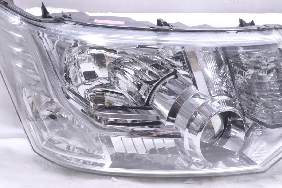 42-759★前期 HID CV1W デリカD5★右ヘッドライト KOITO 100-87918 ユニット 純正★三菱 ジャンク品 (DM)_画像2