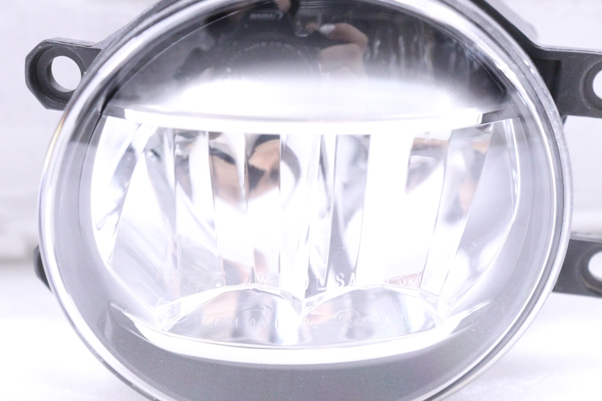 42-1682★美品★LED AGH30W ヴェルファイア★左フォグランプ KOITO 48-150 打刻:6/70311 ASSY メッキ 純正★トヨタ (KK)_画像2