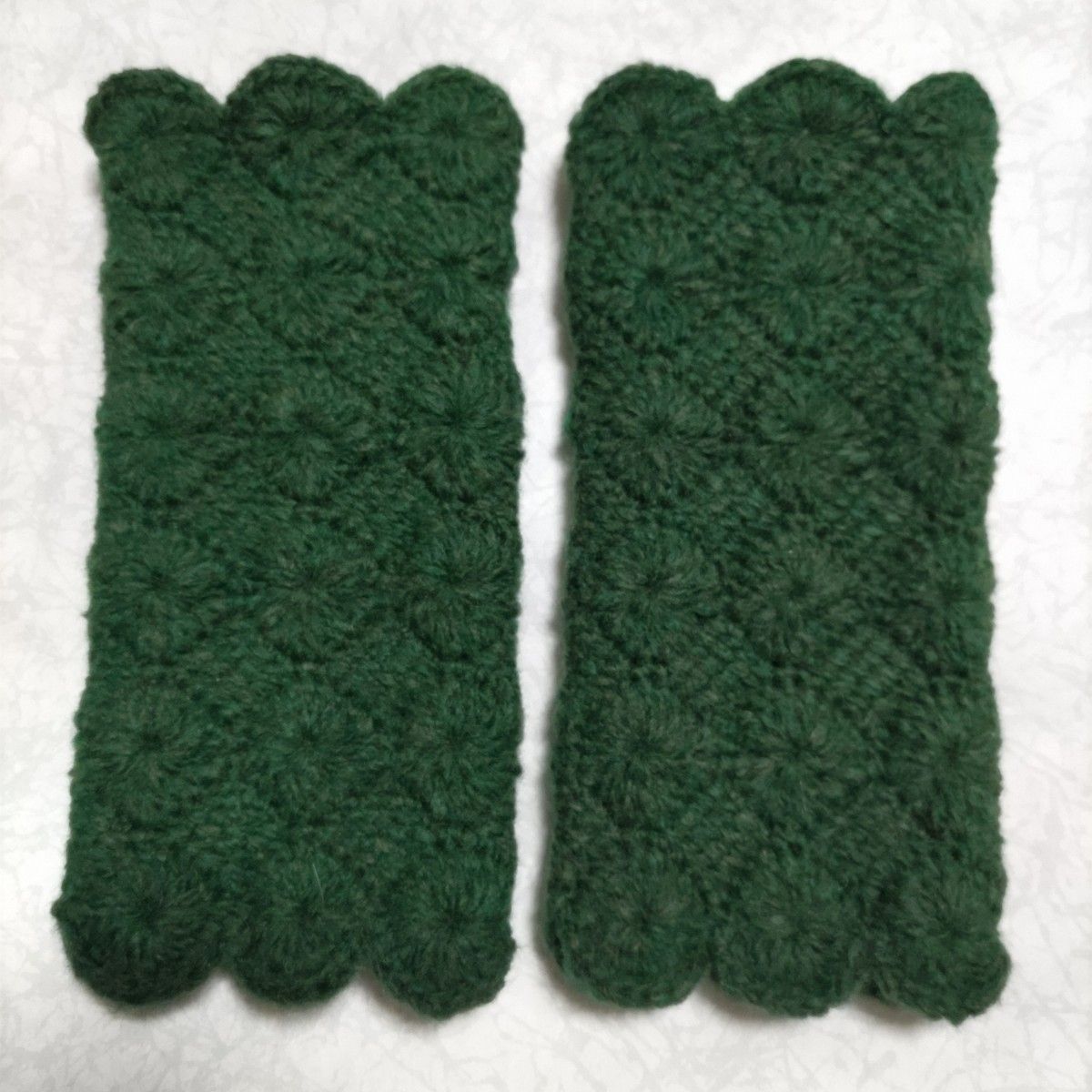 あったかハンドウォーマー グリーン　緑 ハンドメイド 手編み　手袋　指なし　アームウォーマー　リストウォーマー　ハンドメイド