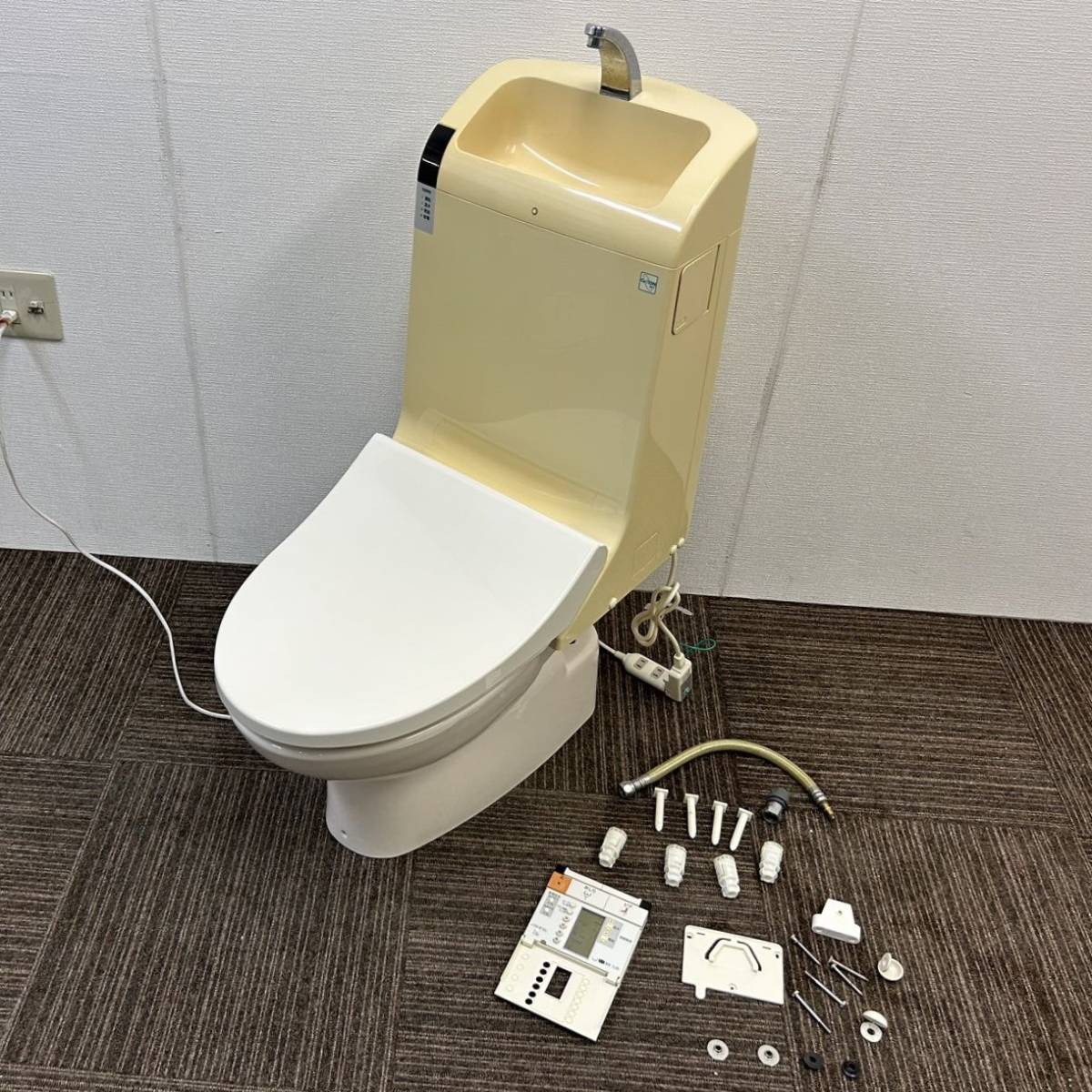 中古】リモコン付TOTO 「床下排水」 洋式便器「CS88B 中古】リモコン付TOTO 「床下排水」 洋式便器「CS88B