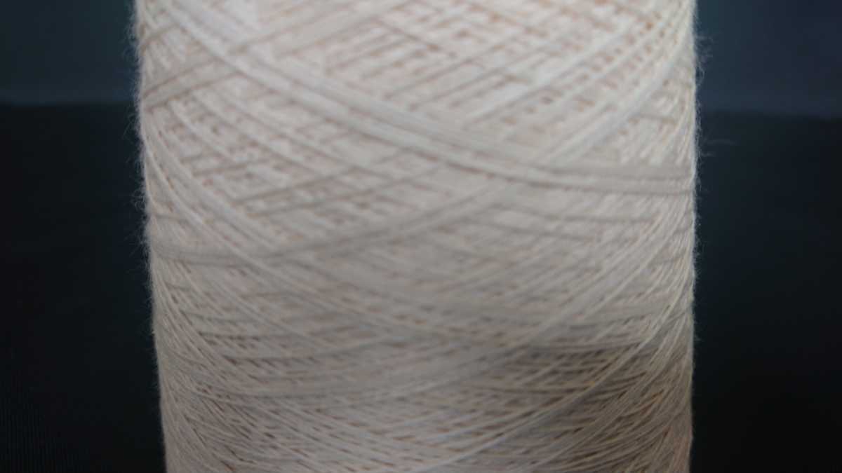オーガニックコットン100%(高級コーマ糸) 20/3 生なり糸(染めていません) 200g巻き 1巻き 手織り物 手芸糸の画像4
