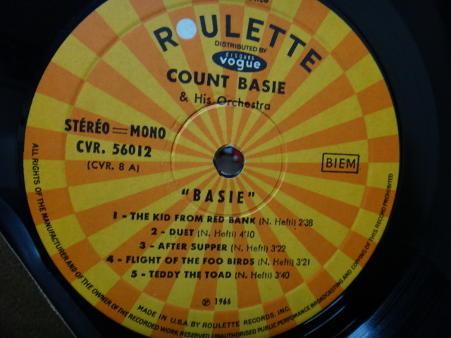 レア仏Vouge盤！カウント・ベイシー名作／Basie（アトミック・ベイシー）／Roulette／1958年／このレコードはこの仏盤で！_画像3