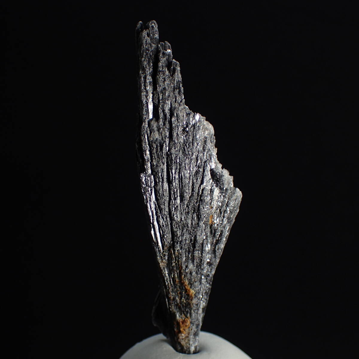ブラジル産 ブラックカイヤナイト a 天然石 原石 鉱物 藍晶石 カイヤナイト パワーストーン 100スタ_画像2