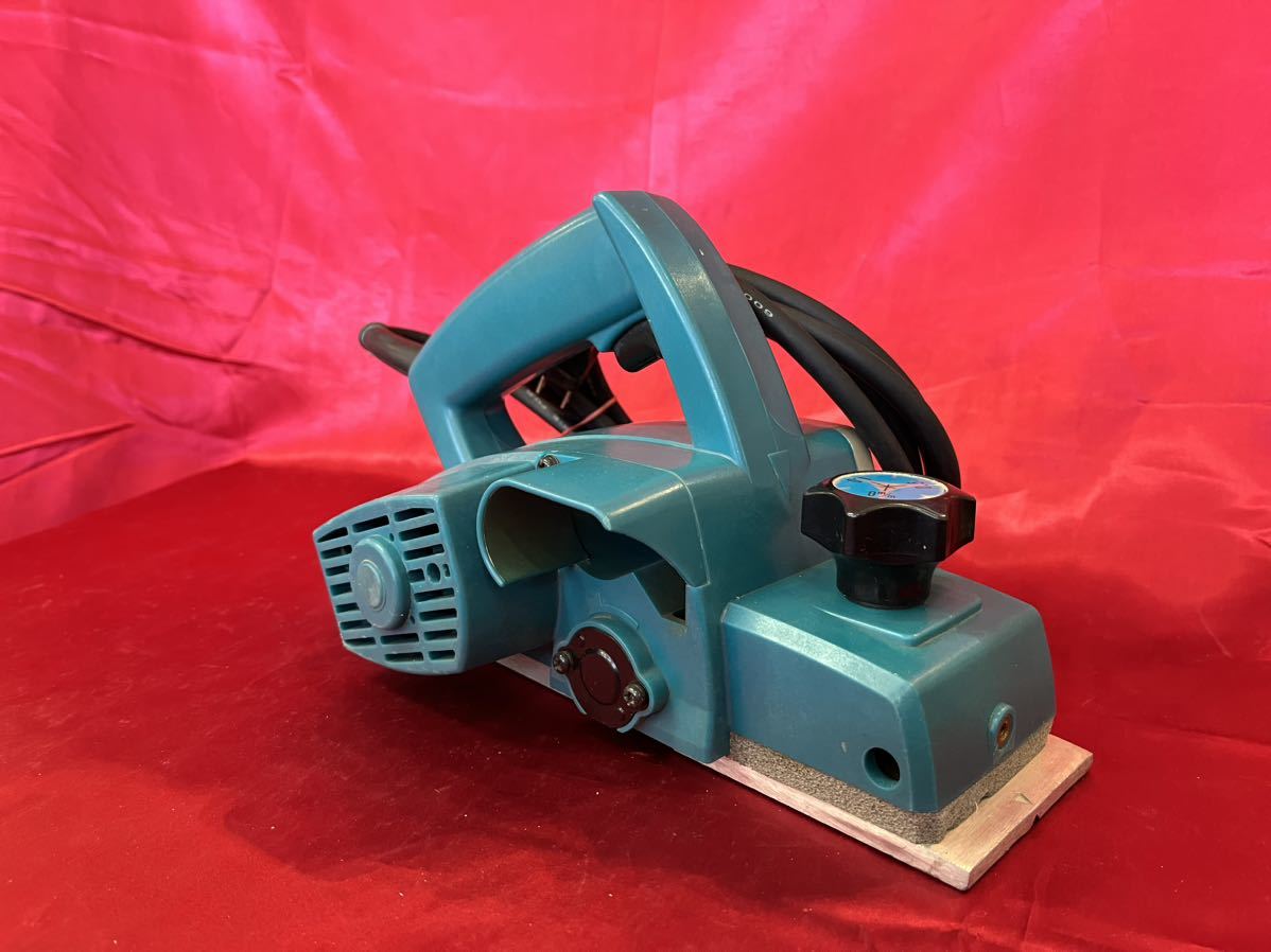 【中古品】マキタ makita 82mmカンナ 電動かんな 1900BA 電動工具 電気カンナ _画像4