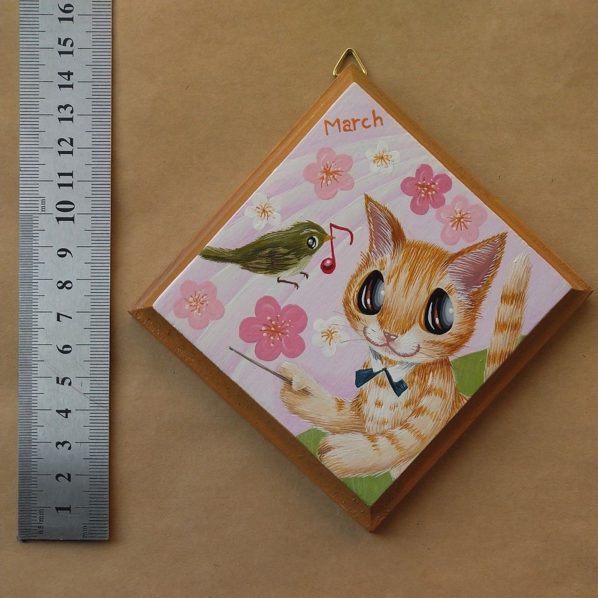 猫のミニパネル３月・梅１（一辺約10cm）　ハンドメイド　インテリア雑貨　猫雑貨　壁掛け飾り