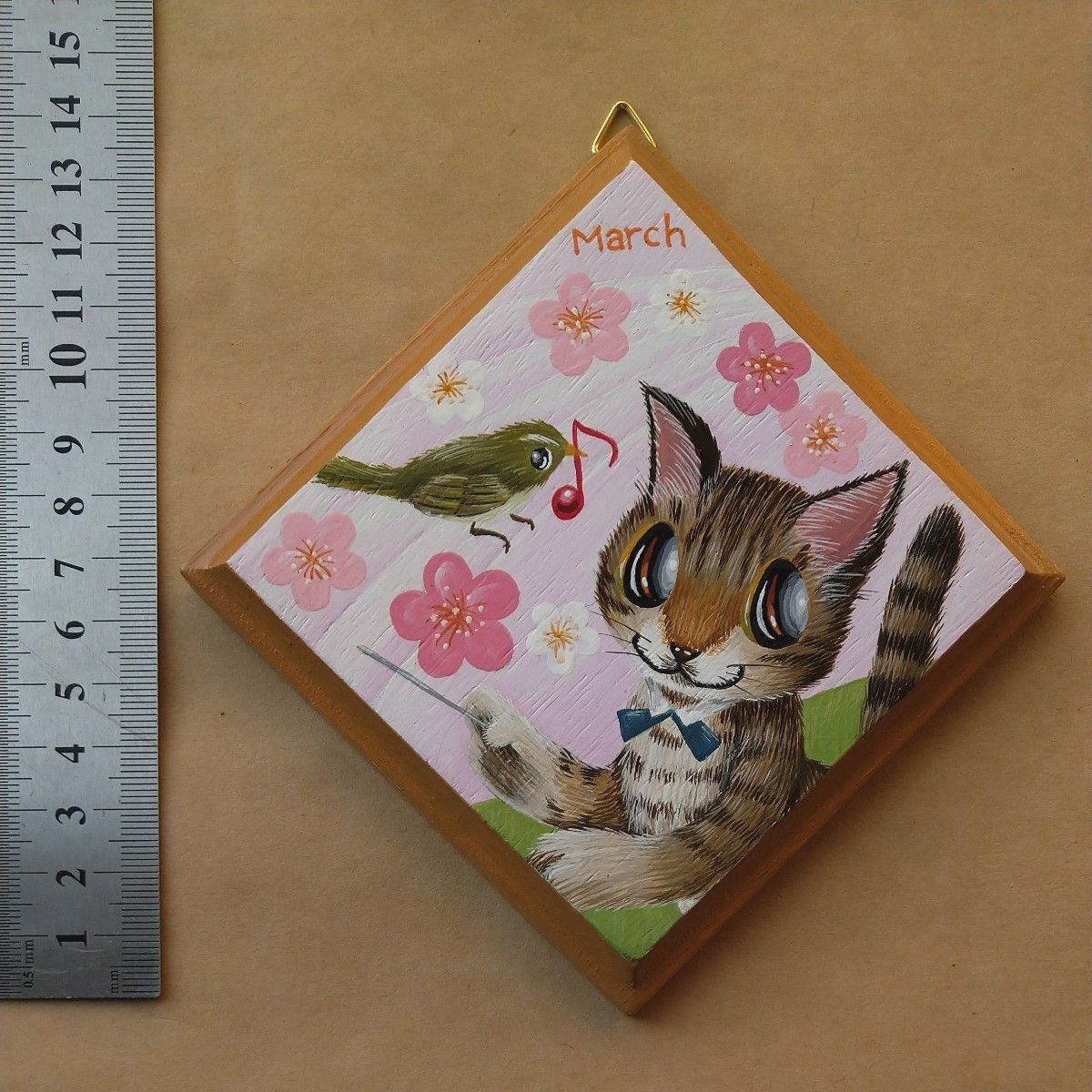 猫のミニパネル３月・梅２（一辺約10cm）　ハンドメイド　インテリア雑貨　猫雑貨　壁掛け飾り