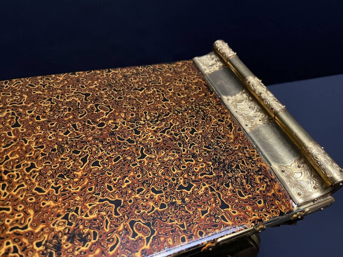 まごころ堂 本物伝統工芸品漆の和讃卓 足内巻 虫喰塗 木製本金箔 まごころ堂 本物伝統工芸品漆の和讃卓 足内巻 虫喰塗 木製本金箔