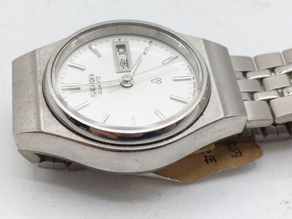 SEIKO QUARTZ レディース3針 アナログ腕時計 セイコー デイデイト表示 デッドストック　2626-0020 当時物 シルバー系文字盤_画像3
