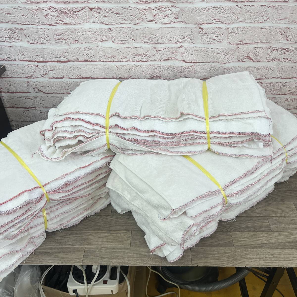 **[NO.A3] used towel with translation *100 sheets * bath towel. half minute. size * all commodity hole * laundry ending * nursing, pet. care, car wash and so on convenience **