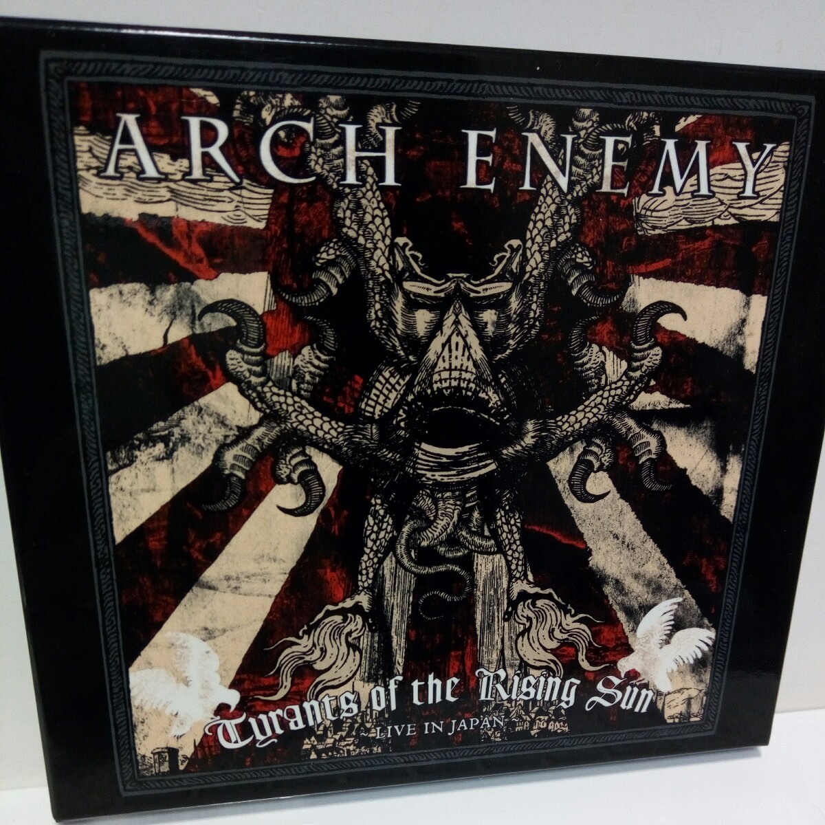 ARCH ENEMY「TYRANTS OF THE RISING SUN LIVE IN JAPAN」国内盤　2CD_画像1
