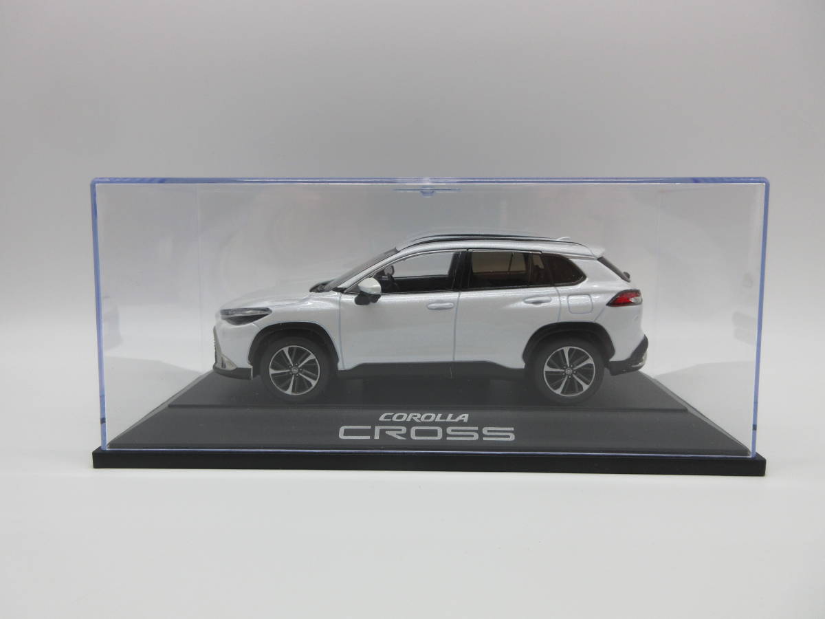 1/30 トヨタ 新型カローラクロス カラーサンプル 非売品 ミニカー プラチナホワイトパールマイカ