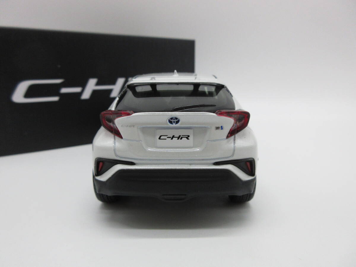 1/30 トヨタ 新型C-HR 前期 CHR 非売品 カラーサンプル ミニカー　ホワイトパールクリスタルシャイン_画像3