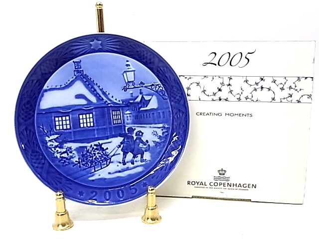 h0665 ロイヤルコペンハーゲン　イヤープレート　2005 飾り皿　陶器　プレート　Hans Christian Andersen House 18cm ブルー 元箱_画像1