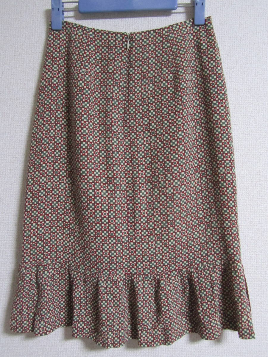 シビラ　柔らかな薄手素材　レトロ感ある可愛いスカート　Ｍ _画像2