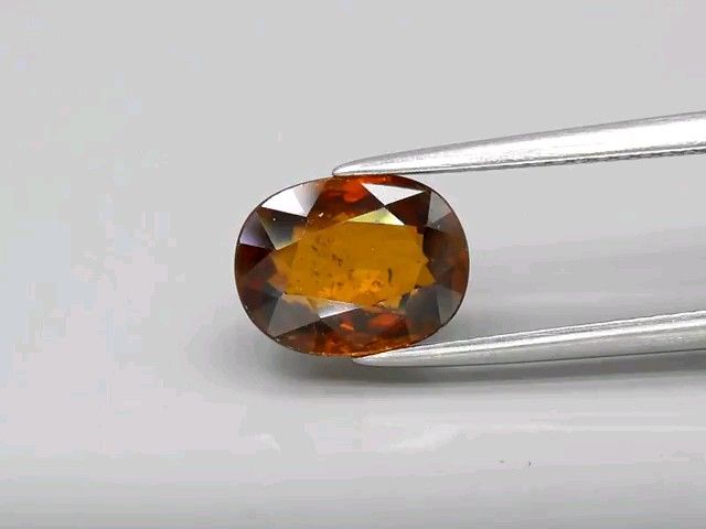 No.425 スフェーン 約2.28ct 約9.2mm×7mm マダガスカル産