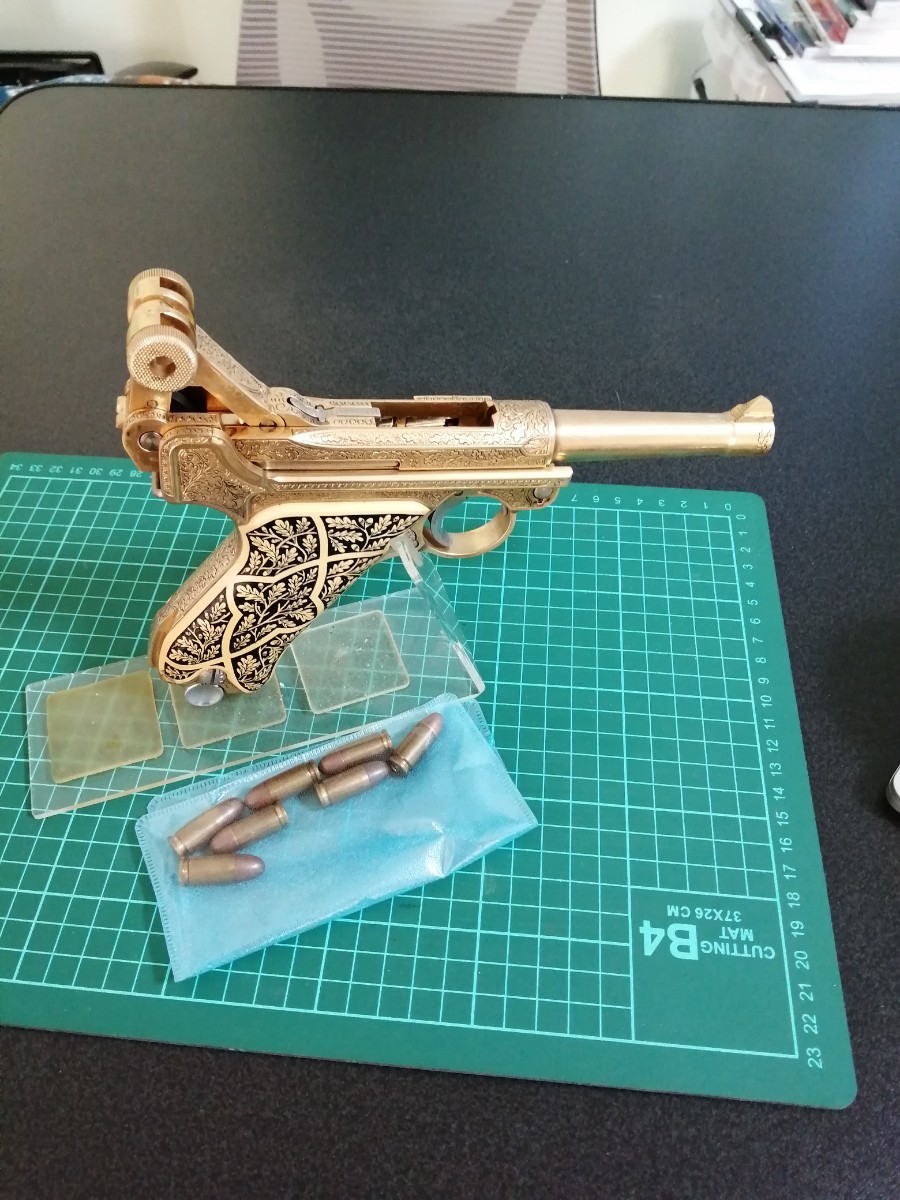 H98　モデルガン 　ルガーP08　ヘルマンゲーリング　カートリッジ付き　インサート銃口封鎖型　動作確認 OK　重さ　855g_画像3