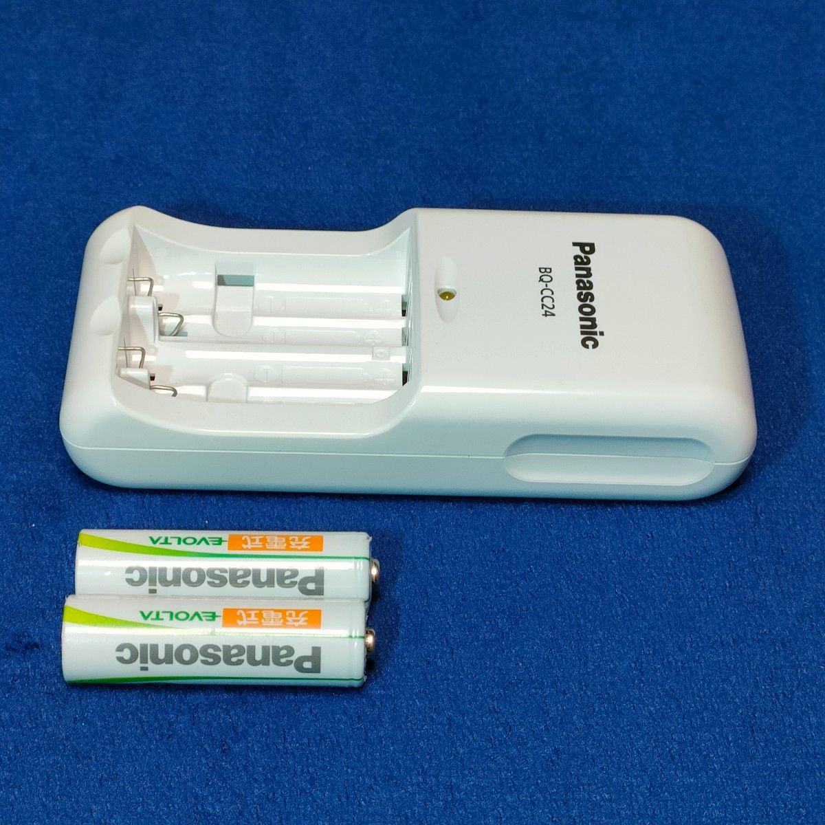 Panasonic  ニッケル水素電池用  充電器　・　Panasonic　充電式EVOLTA 　単3形  HHR-3MRS