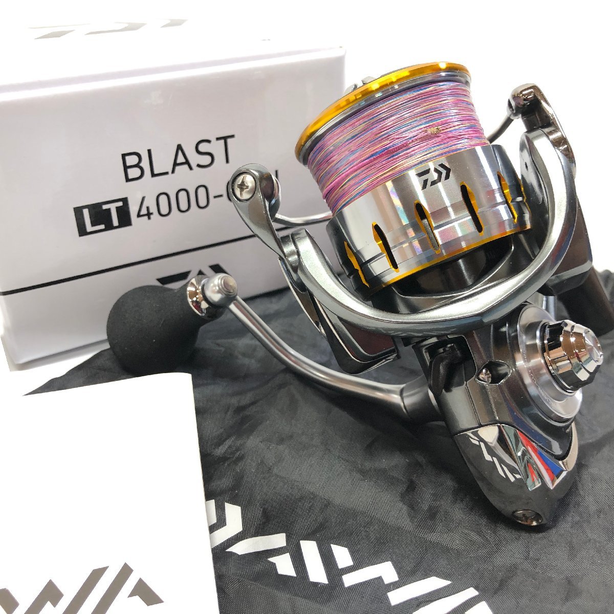 Q ダイワ 18 ブラスト LT 4000-CXH スピニングリール 箱・袋 |DAIWA BLAST 065102 釣具 リール_画像1