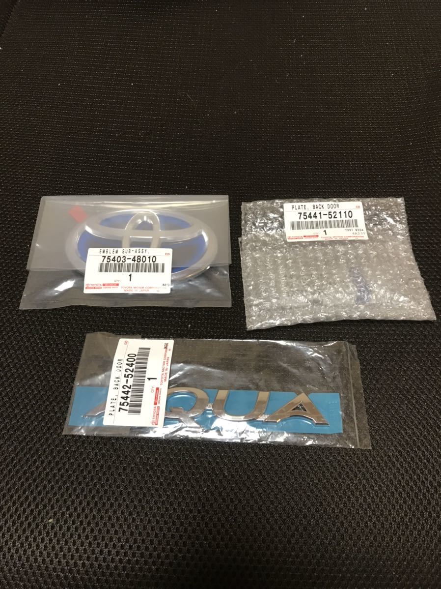 新品未使用 アクア NHP10 リアゲート バックドア エンブレム 純正品　75411-52110 75403-48010 75442-52400 _画像1