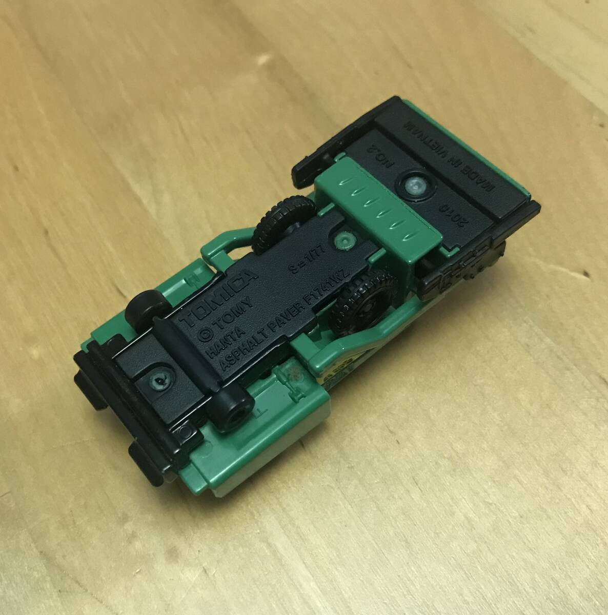 中古 トミカ 範多機械 アスファルトフィニッシャ F1741WZ HANTA ASPHALT PAVER No.2 2010 TOMY TOMICA_画像8