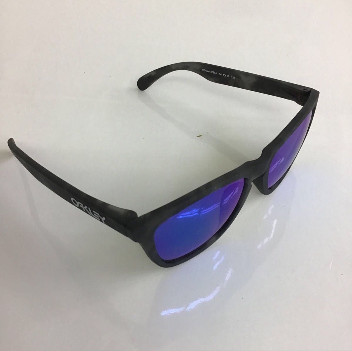 オークリー　サングラス　フロッグスキン（FROGSKINS）9245D8 偏光レンズ　アジアンフィット