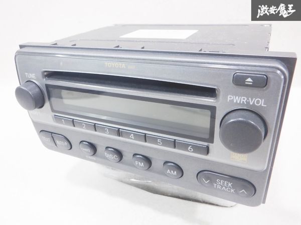 トヨタ 純正 ZNE10 ZNE14 ウィッシュ カーオーディオ CDプレイヤー ラジオデッキ 2DIN 86120-68010 即納 棚24A_画像1