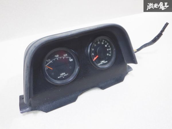 点灯確認済み！！ LAMCO ラムコ 汎用 2連 メーター 8000RPM タコメーター 電圧 VOLTメーター イルミネーション メーターフード付 棚27A_画像1