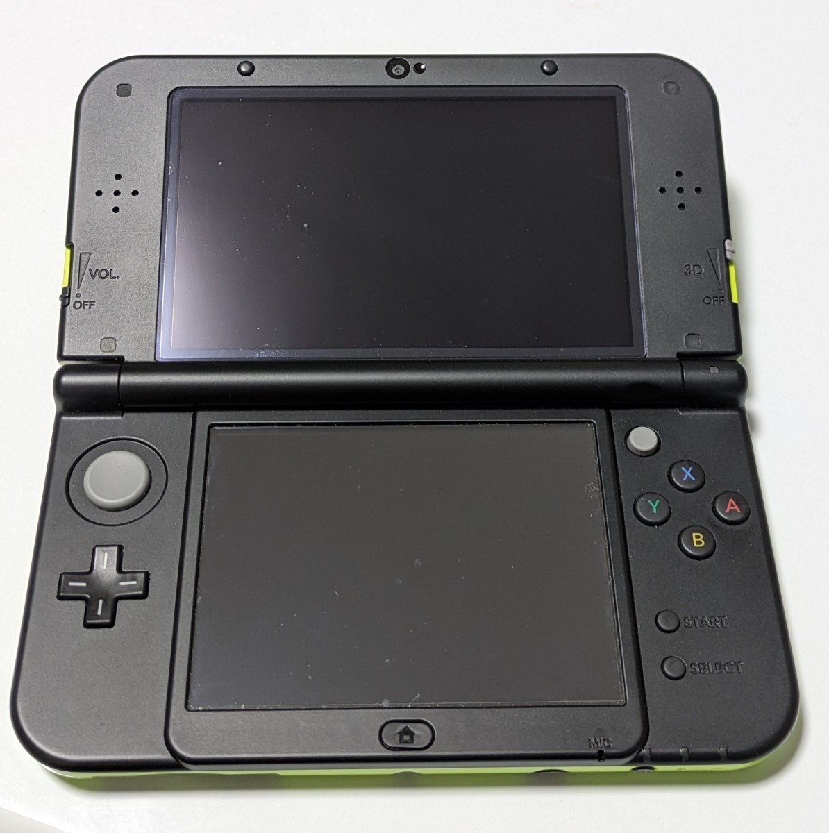 【美品】Newニンテンドー3DS LL ライム×ブラック　動作確認及び初期化済み　充電器とモンスターハンター4Gセット　箱、説明書付_画像3