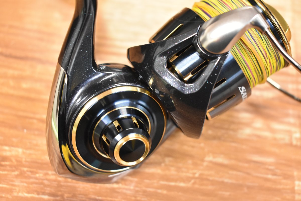 【美品☆人気モデル】ダイワ 23 ソルティガ 4000-XH スピニングリール DAIWA SALTIGA ヒラスズキ ライトジギング 釣り 等に（KKM_O1）_画像3