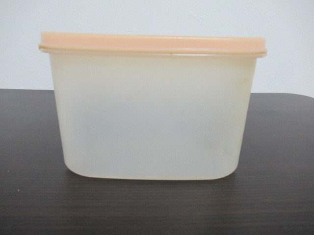 ★タッパーウェア(Tupperware)★MMだ円 #2　1.1L　サーモンピンク 保存容器　密封容器　水漏れ防止構造 _画像3