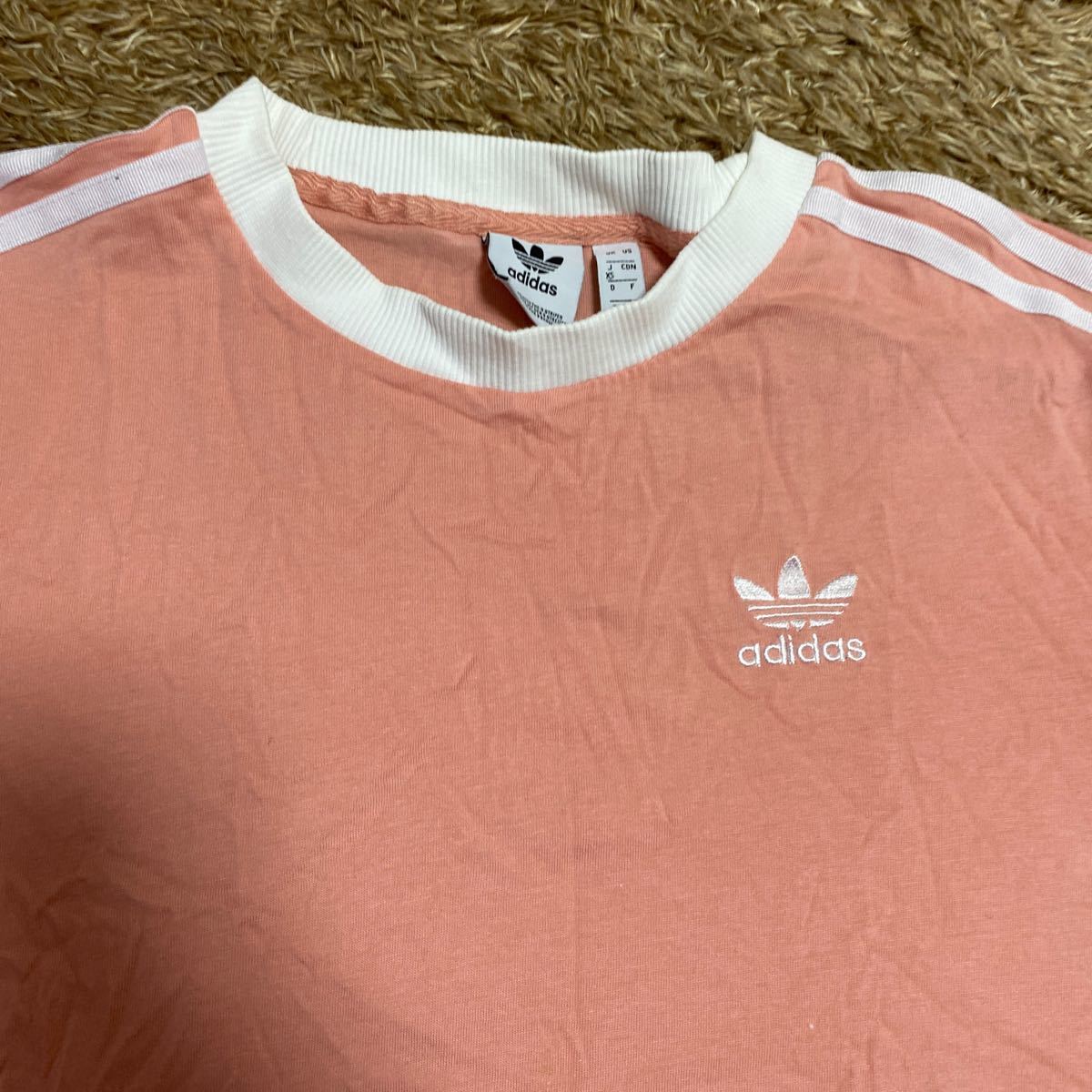 t13 adidas Tシャツ サイズXS表記 パキスタン製_画像3