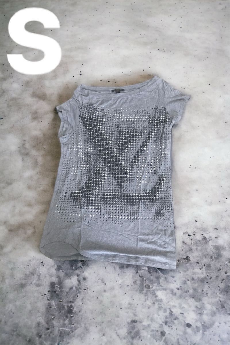 ルイヴィトン　３Ｄロゴ　モード感高めのアシンメトリーTシャツ　極美品　未使用に近い　カットソー　トップス 半袖　