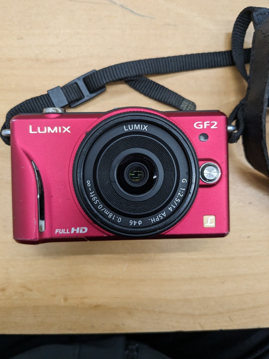 【c202】【稼働品】Panasonic LUMIX DMC-GF2 Panasonic LUMIX G VARIO 14mm F2.5 ASPH. ミラーレス一眼 デジカメ_画像2