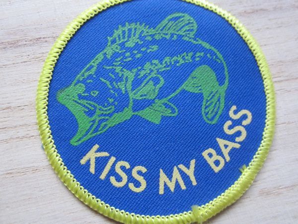 KISS MY BASS キス マイ バス ジョーク ジャンピングバス バス釣り プリント ワッペン/釣り タックル ベスト キャップ バッグ カスタム 68_画像2