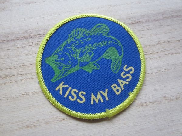KISS MY BASS キス マイ バス ジョーク ジャンピングバス バス釣り プリント ワッペン/釣り タックル ベスト キャップ バッグ カスタム 68_画像1