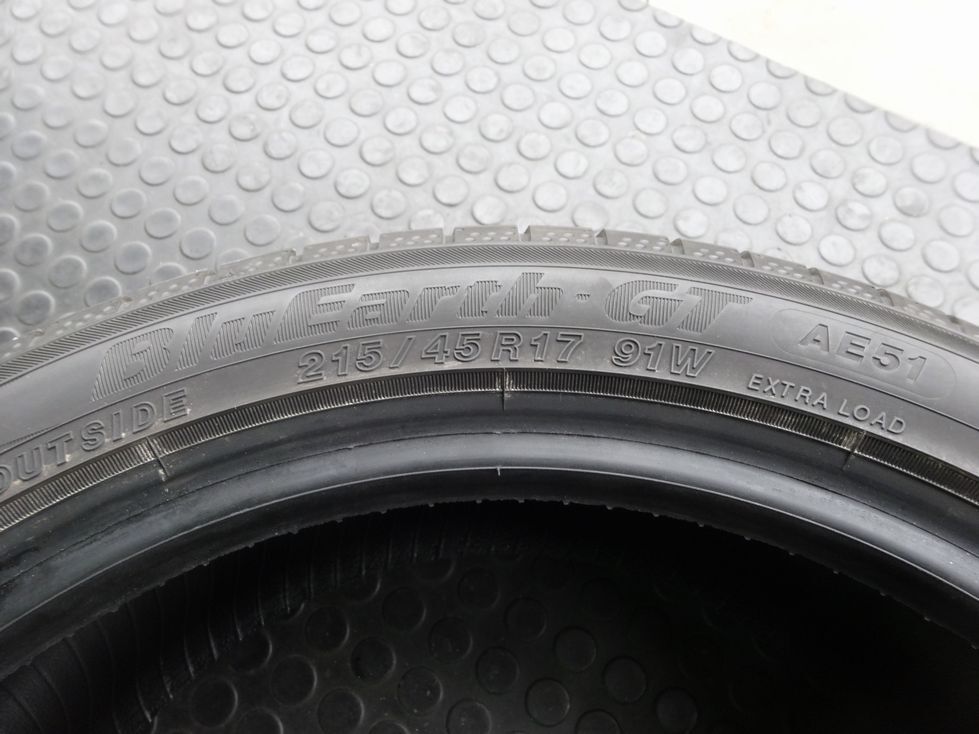 ヨコハマ BluEarth-GT AE51 215/45R17 91W 中古タイヤ 1本 2023年 日本製_画像3