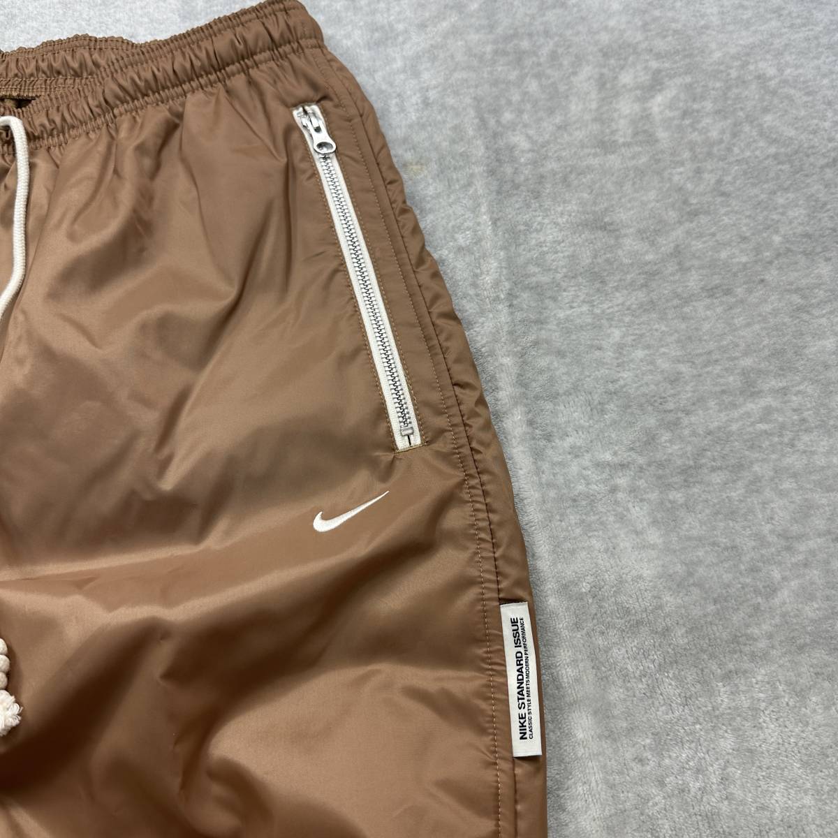 【格安送料】新品未使用 NIKE 2XLサイズ ナイキ サーマ ジップ付き ジョガーパンツ ナイロン 保温 撥水 ダブルニット ウーブン 国内正規品_画像3