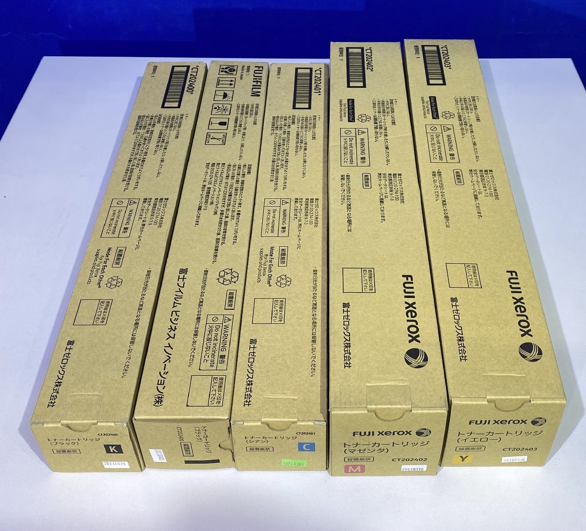 【越谷発】【FUJIFILM(XEROX)】純正未使用トナー ☆CT202400～403 （K×2 Cx1 M×1 Y×1）回収BOX(CWAA0869)２本付 ☆ (35980)_画像4