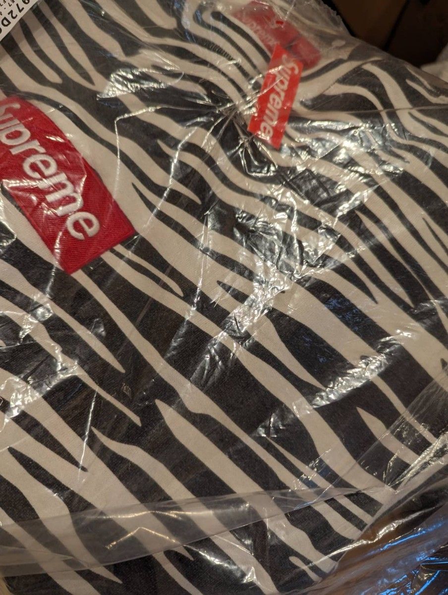SUPREME BOX LOGO CREWNECK ZEBRA|Yahoo!フリマ(旧PayPayフリマ) SUPREME BOX LOGO CREWNECK ZEBRA|Yahoo!フリマ(旧PayPayフリマ)