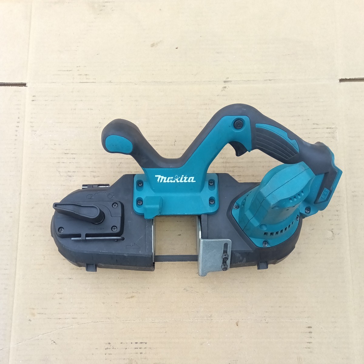 大特価！！！　★即決18900円★　PB181D　マキタ　MAKITA　充電式ポータブルバンドソー_画像2