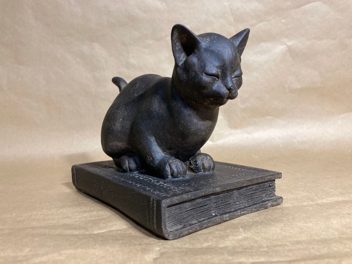 猫 本 置物 木製 本に乗っている猫 アンティーク 昭和レトロ 猫 本 置物 木製 本に乗っている猫 アンティーク 昭和レトロ