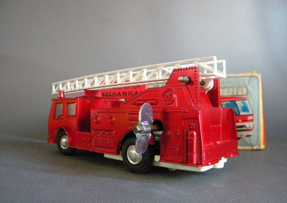 当時物 ★★FIRE ENGINE 消防車 梯子車 YONE 日本製 !! ゼンマイ走行 作動良好 はしご昇降 旧車「定形外/LP可」★★未使用デッドストック 1_画像5