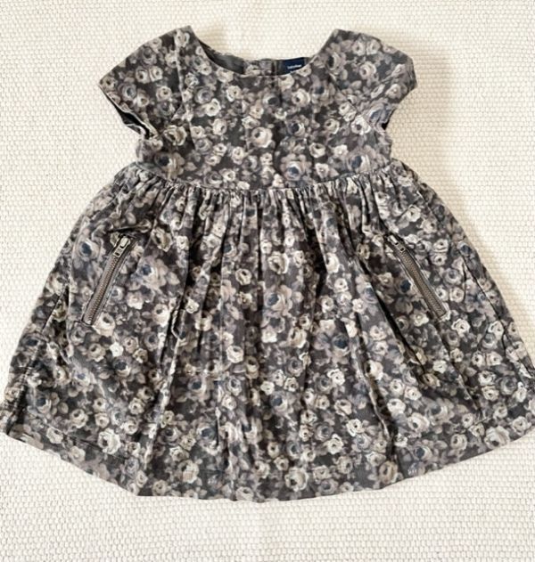 ★★ｂａｂｙＧａｐ　ギャップ　半袖ワンピース　コーデュロイ風　グレー　花　サイズ９０★★_画像1