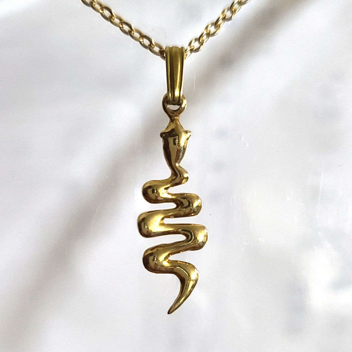 【黄金のヘビのネックレス】（真鍮）ハンドメイド ネックレス ペンダント ゴールド