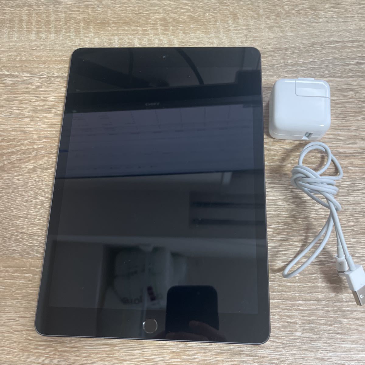 送料無料 au iPad 第7世代 32GB cellular WiFi SIMフリー 美品 付属品有り グレー 中古 本体 白ロム ipad7_画像7