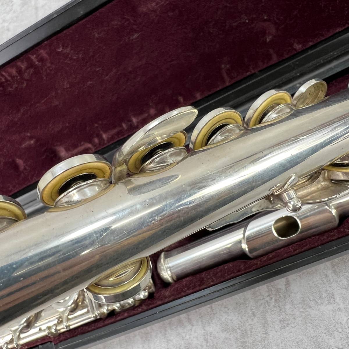 YAMAHA　ヤマハ フルート Flute 管楽器　YFL221 シルバー　銀メッキ カバードキィー　ハードケース　初心者 入門用 学生 スチューデント_画像6