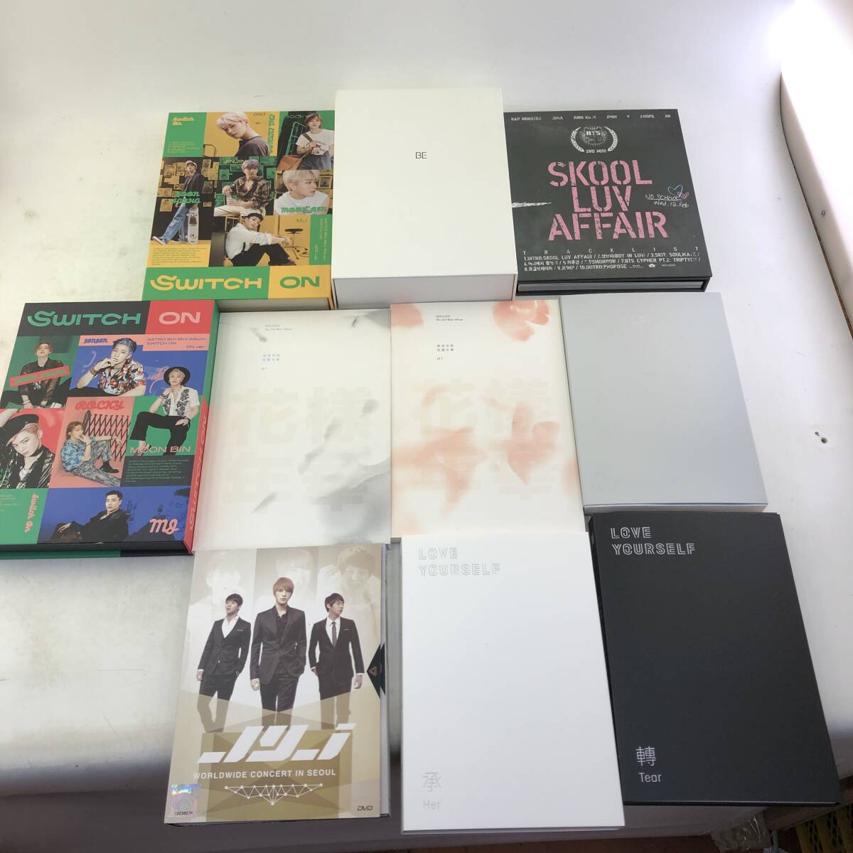 【大量70点以上セット】K-POP等 CD Blu-ray グッズ まとめ/BTS/NCT/BIGBANG等/シーグリ 2021/スローガン/J-HOPE 寝そべり/アクスタ等_画像4