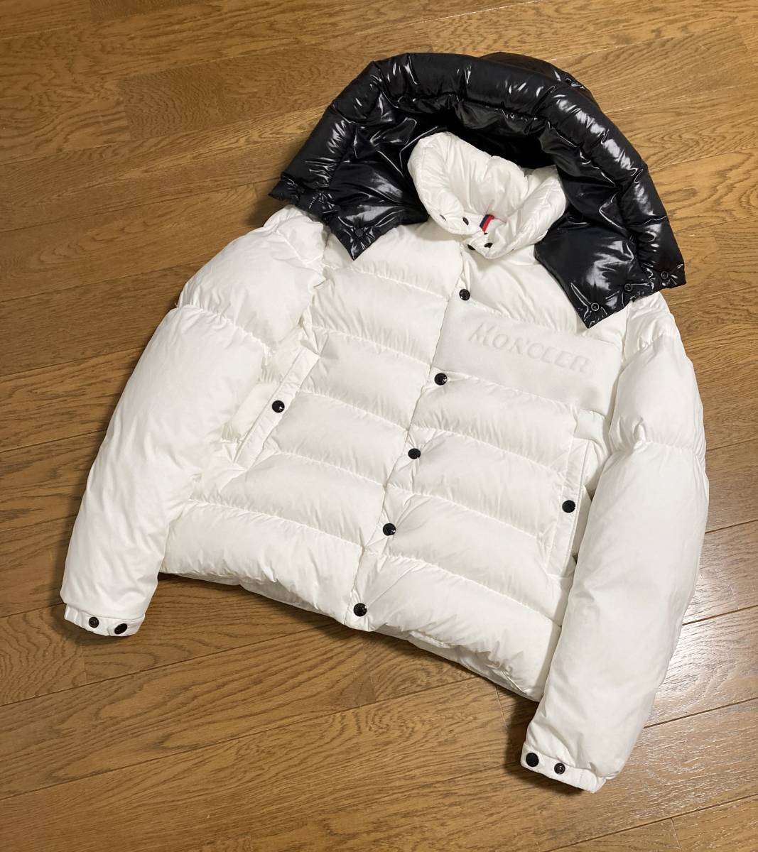 [Moncler] 20AW Aubrac Front Logo Logo с парией вниз по куртке 1 белые мужские румынские Moncler